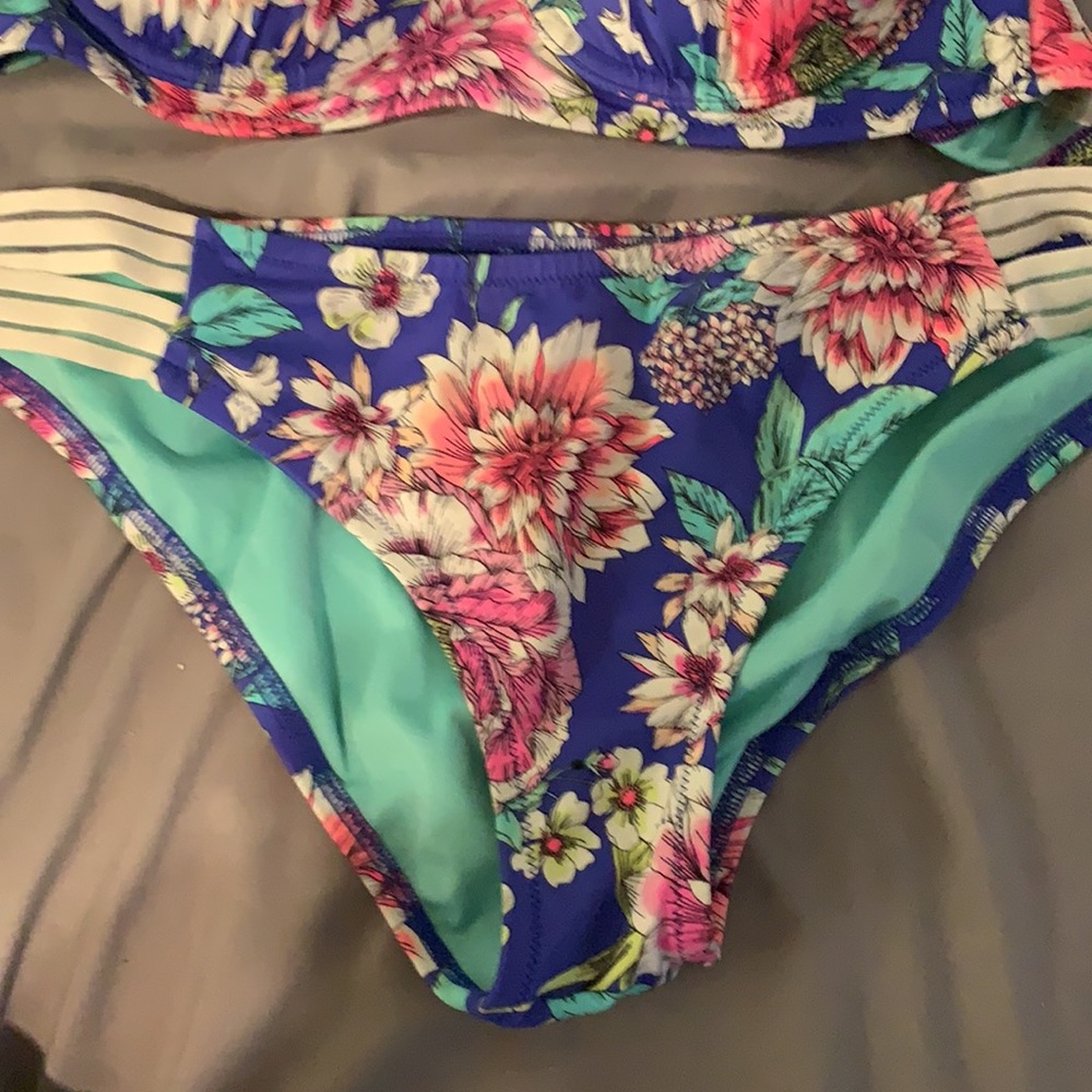 Shade & Shore bikini - Picture 2 of 5